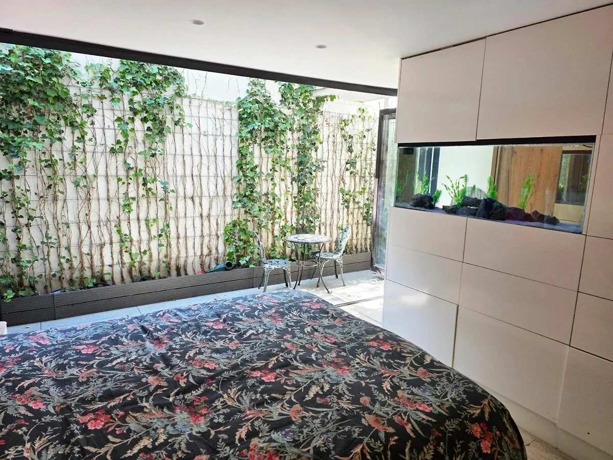 Chic 2 Bedroom Modern Cave House London