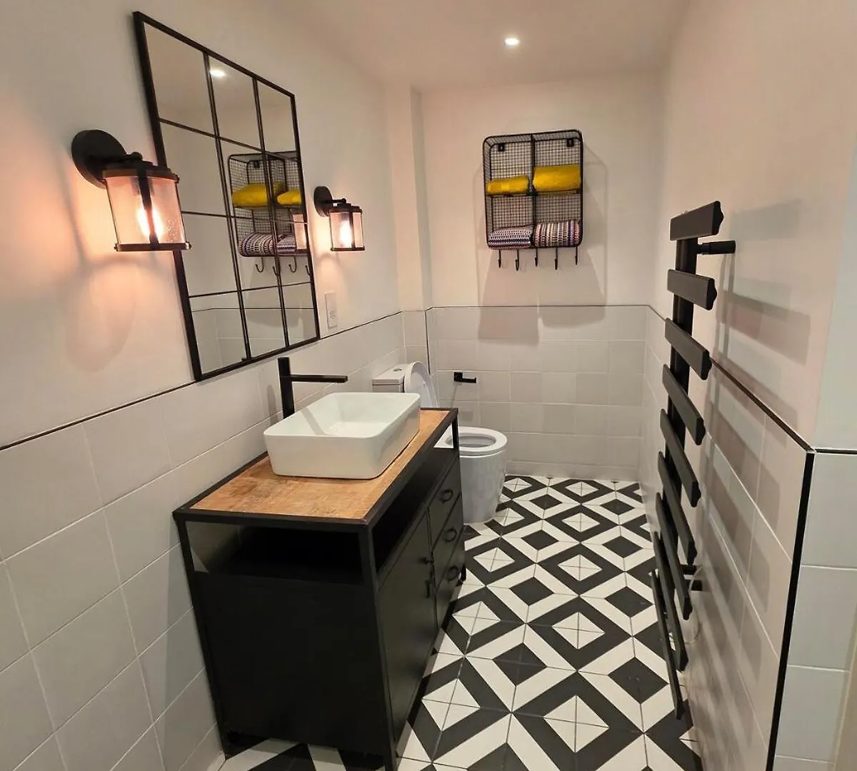 Chic 2 Bedroom Modern Cave House London Holiday home