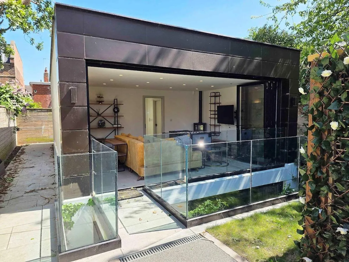 Chic 2 Bedroom Modern Cave House London Holiday home