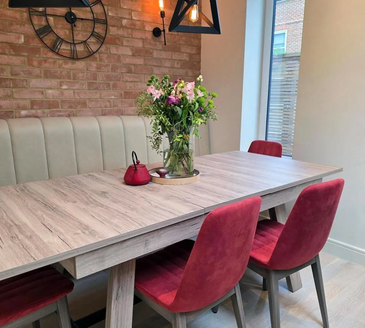 Chic 2 Bedroom Modern Cave House London United Kingdom